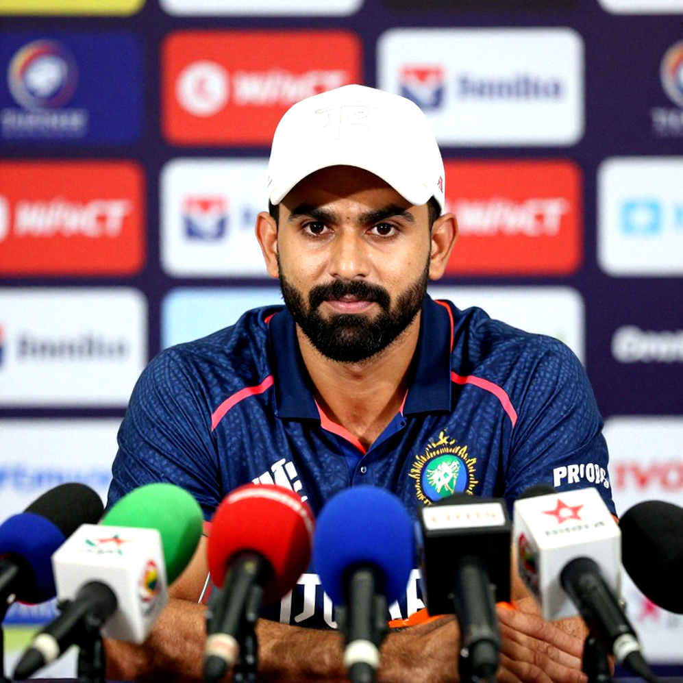 আনক্যাপড ক্রোকম্বকে দুই বছরের চুক্তি: ইসিবির কেন্দ্রীয় চুক্তিতে গভর্নেন্সের নতুন সমীকরণ